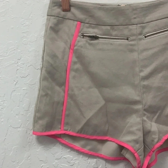Finders Keepers NWT Hiding My Heart Shorts size Small - Picture 3 of 6